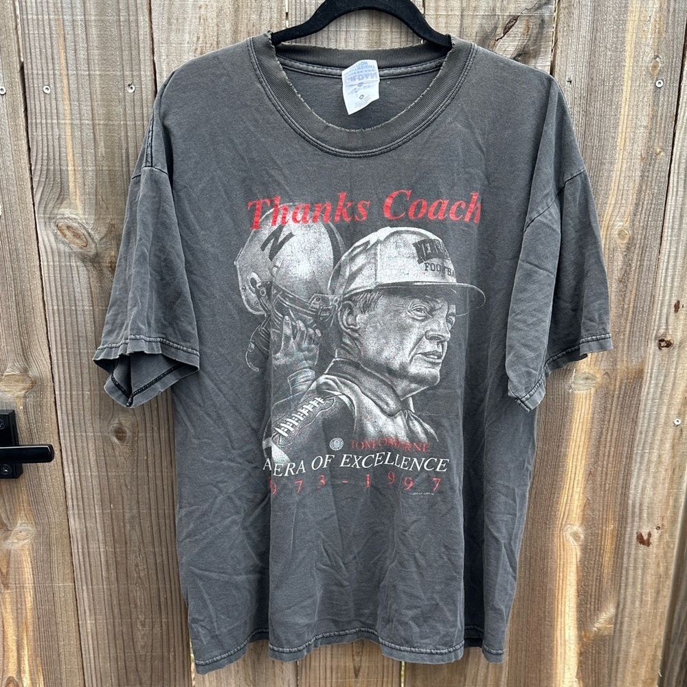 Vintage 97’ Coach Tom Osborne souvenir NFL Nebraska Cornhuskers t shirt size XL